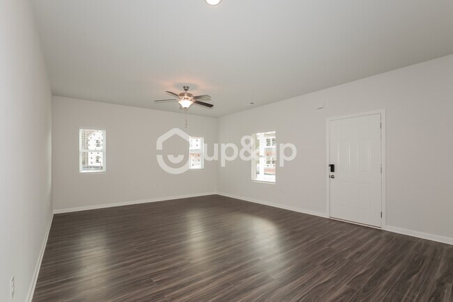 Foto del edificio - Fantastic 4bd/2.5ba home! Coming soon!
