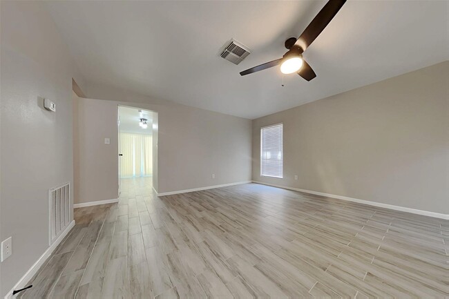 Foto del edificio - 2722 Little Caney Way, Conroe, TX 77301 - ...