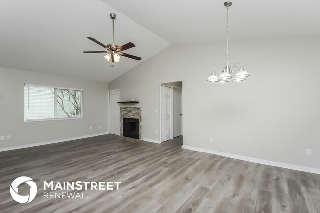 Foto del edificio - 7624 Lakeside Woods Dr