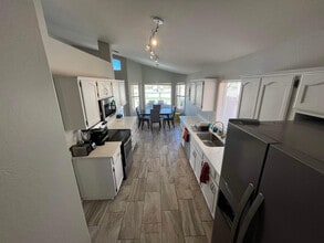 Building Photo - 11669 W Pine Mountain Ct