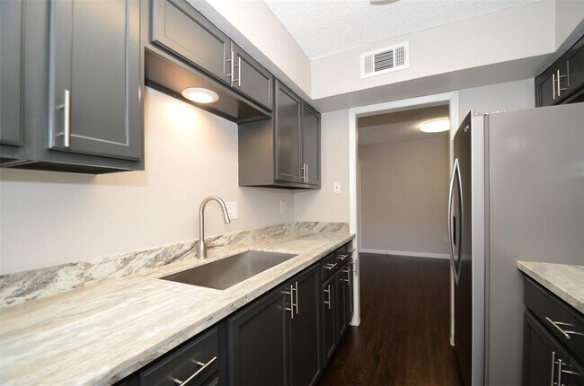Foto del edificio - 5650 Birchmont Dr