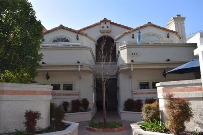 Building Photo - 444 E Ave