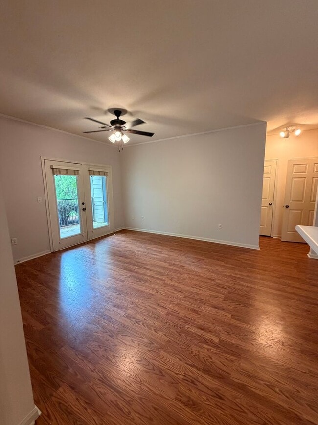 Building Photo - Mill Creek Condo Available June 2026!