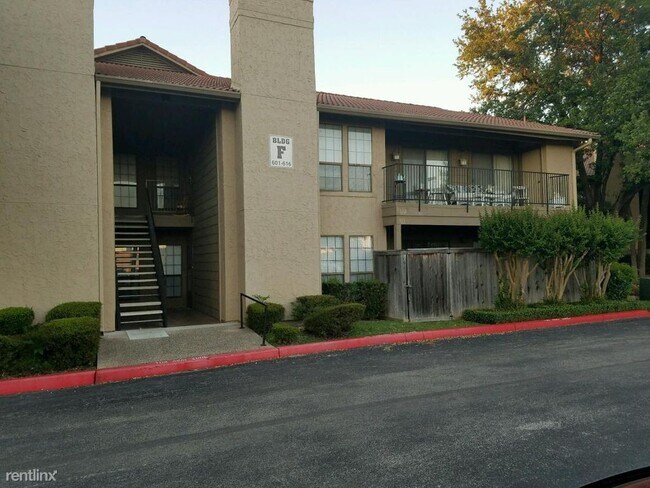 Building Photo - 2 br, 2 bath Condo - 1401 Thorpe Ln