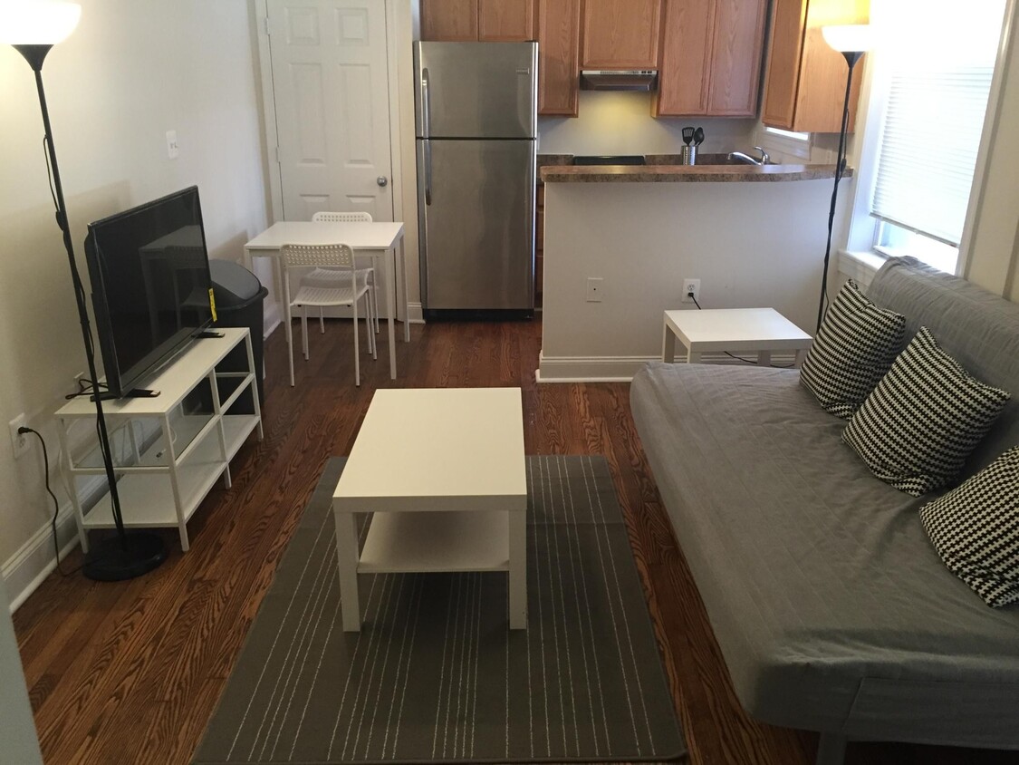 Foto principal - 524 Kenyon St NW