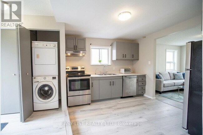 Photo du bâtiment - 598 N Lake Rd