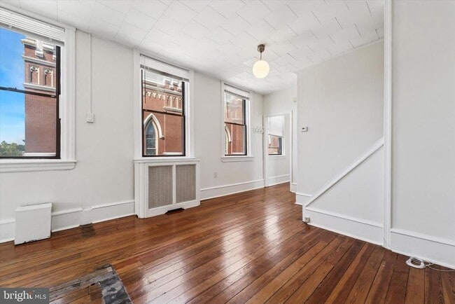 Building Photo - 921 Christian St