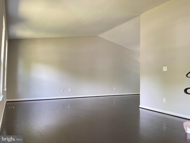 Building Photo - 13301 Coldwater Dr