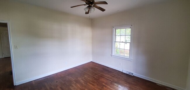 Foto del edificio - 3 Bedroom 1 Bathroom House
