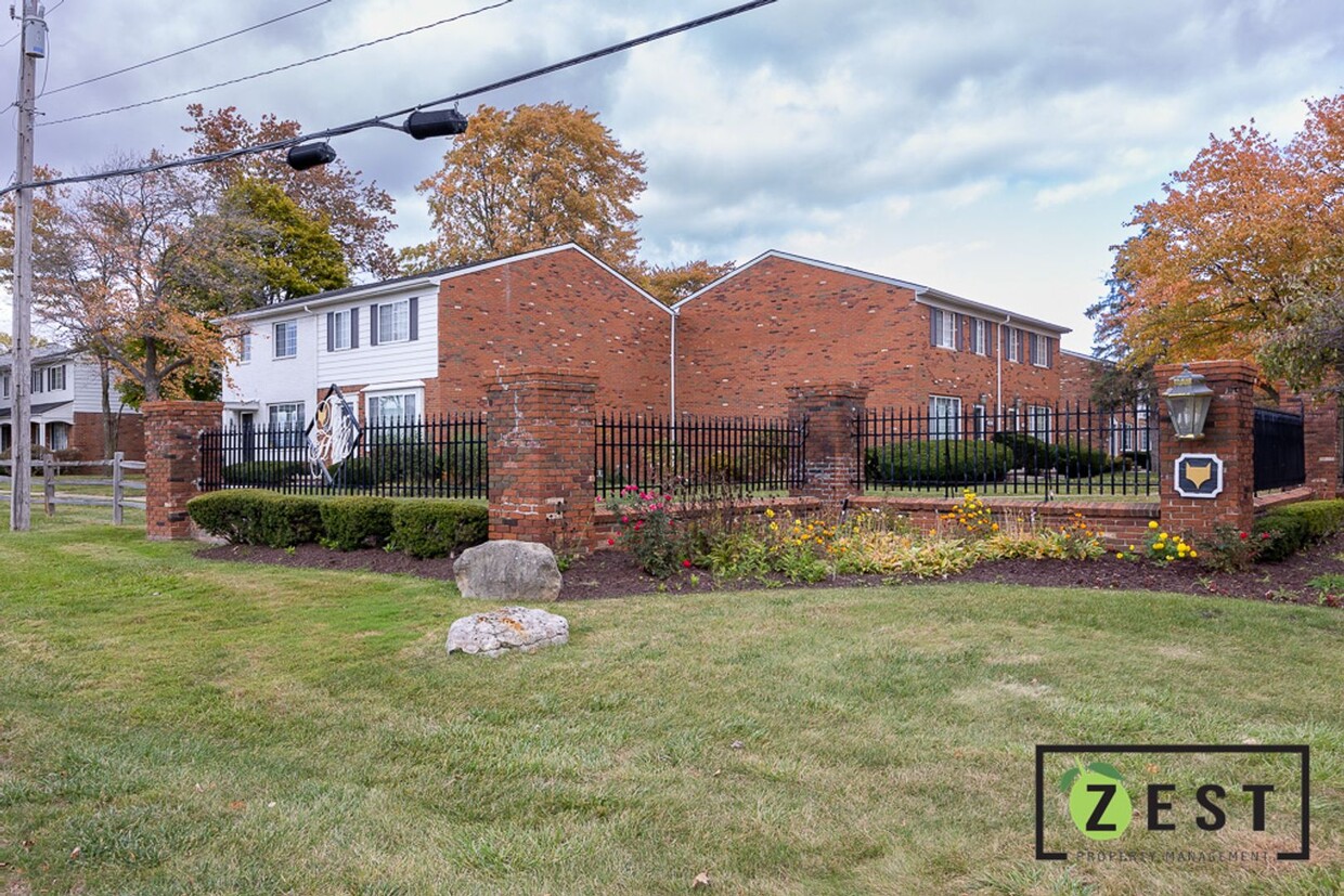 Foto principal - 415 N Fox Hills Dr