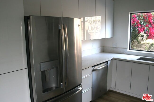 Building Photo - 4561 Alla Rd