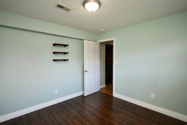 Foto del edificio - 615 Concord Rd