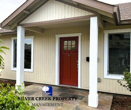 Building Photo - 3018 Greenwood Dr