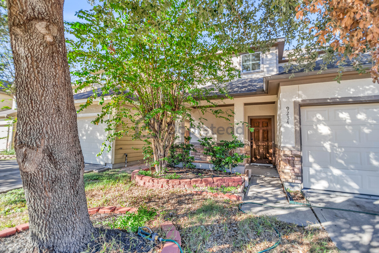 Foto principal - 9234 Clayberry St