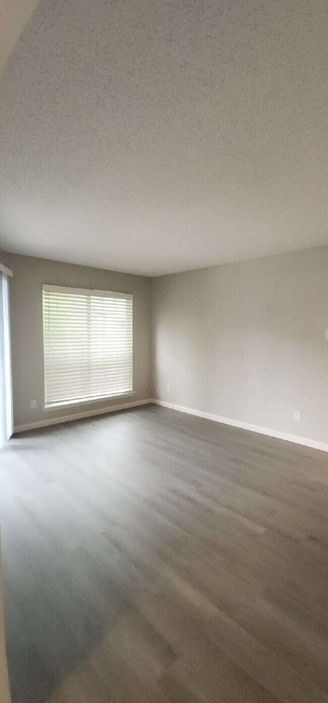 Foto del edificio - Charming 1-Bedroom Condo in Gated North Da...