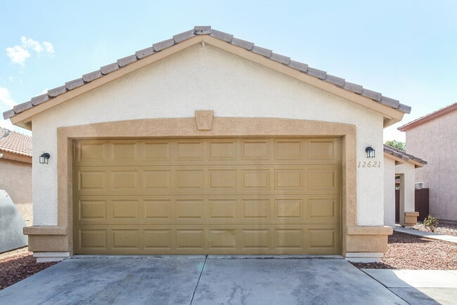 Building Photo - 12621 W Bloomfield Rd