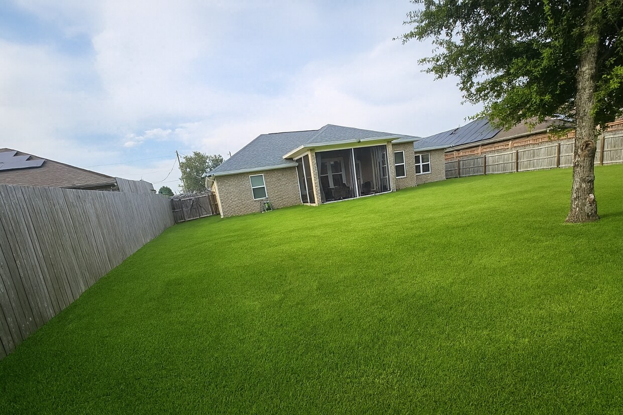 Foto principal - 8484 Holley Hills Cir