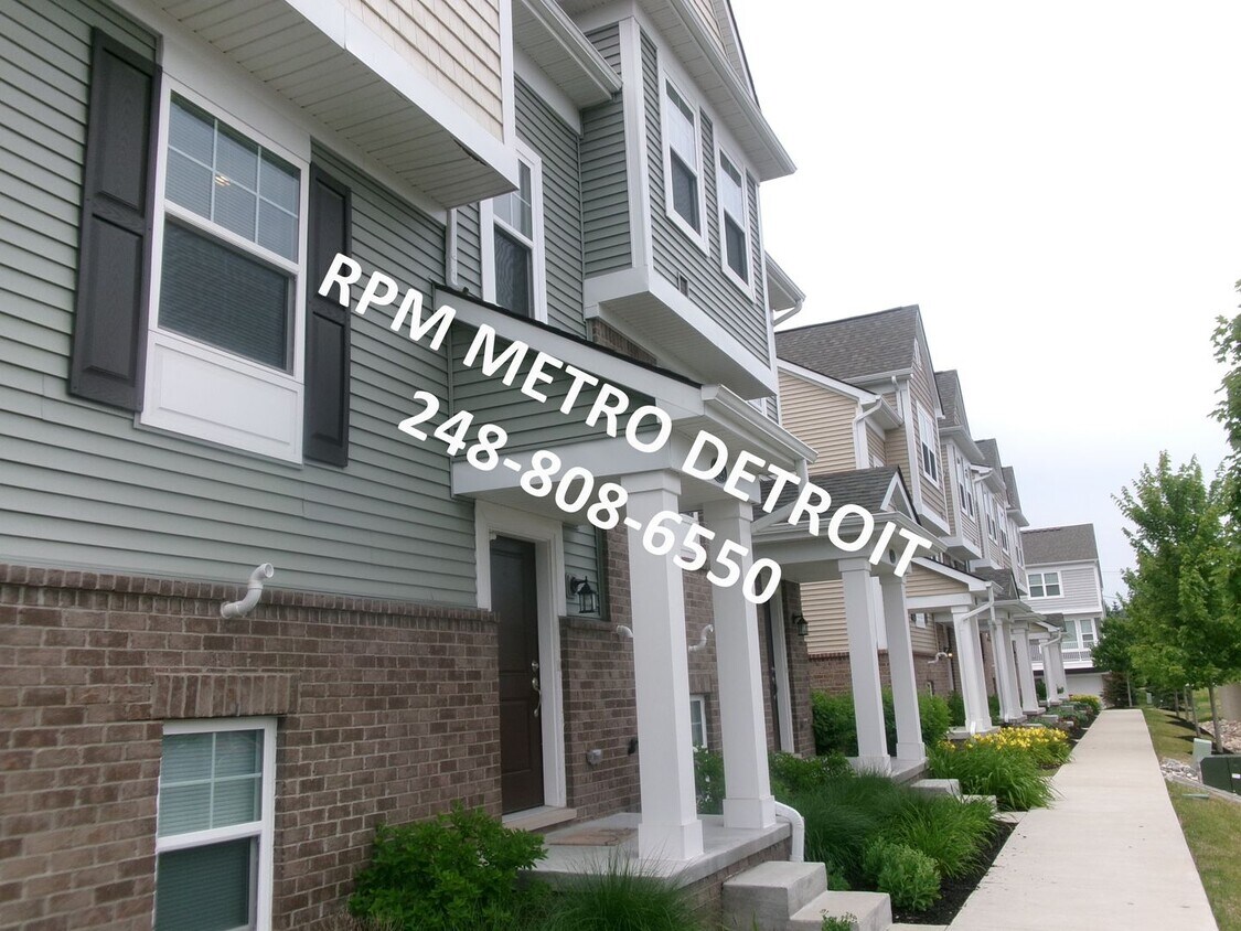 Primary Photo - Modern 2021-Built Townhouse Condo in Prime...