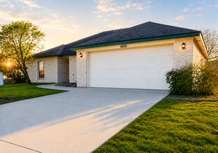 Building Photo - 4510 Hondo Dr