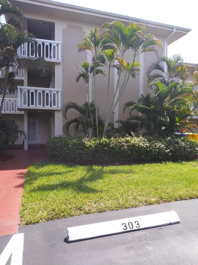 Foto del edificio - 2581 Garden Dr N