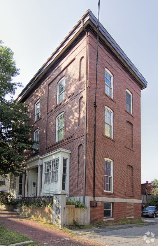 Primary Photo - 65 High St