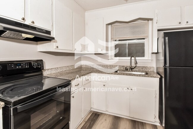 Foto del edificio - 4232 Shorecrest Dr