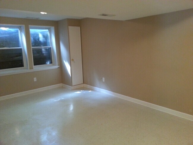 Foto del edificio - Incredible 4 bedroom (+Office), 2-1/2 bath...