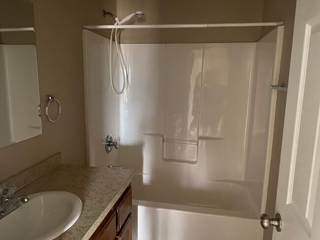 Foto del edificio - 3 Bedroom 2 Bath Duplex