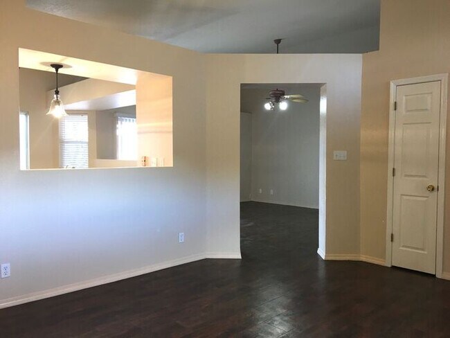 Foto del edificio - Enchanted Hills - 4 Bed Room - Mountain View