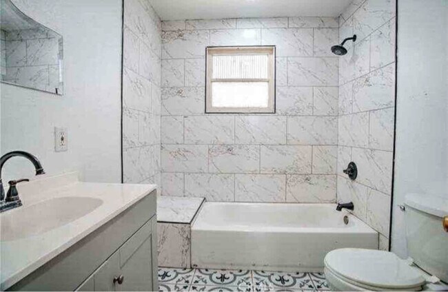 Foto del edificio - 335 W 20th St