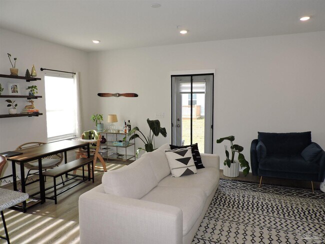 Foto del edificio - 9657 Nature Creek Blvd