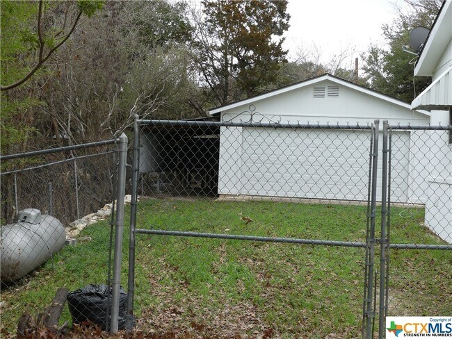 Building Photo - 536 Royal Oak Dr