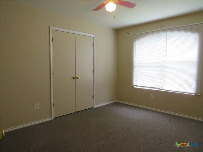 Foto del edificio - 3500 Viewcrest Dr