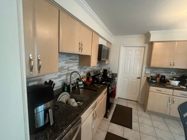 Foto del edificio - 1002 Hidden Lake Dr