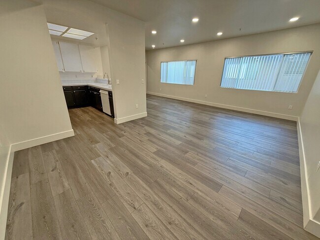 Foto del edificio - 4328 Mammoth Ave