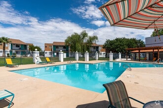 Building Photo - Raintree Village