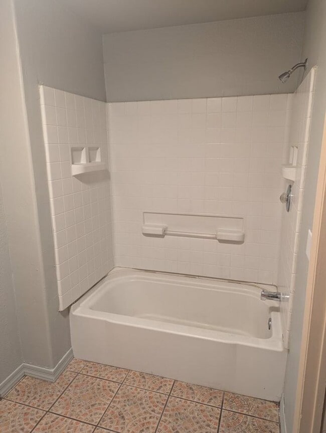 Building Photo - Bright & Inviting Home with Covered Patio, Gated Yard & Alley Access
