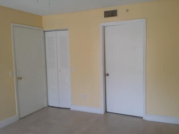 Building Photo - 410 S Park Rd
