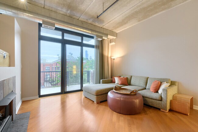 Foto del edificio - 811 W 15th Pl