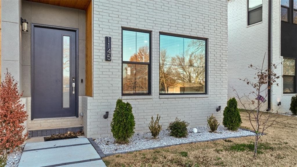 Primary Photo - 1145 NE Monroe St