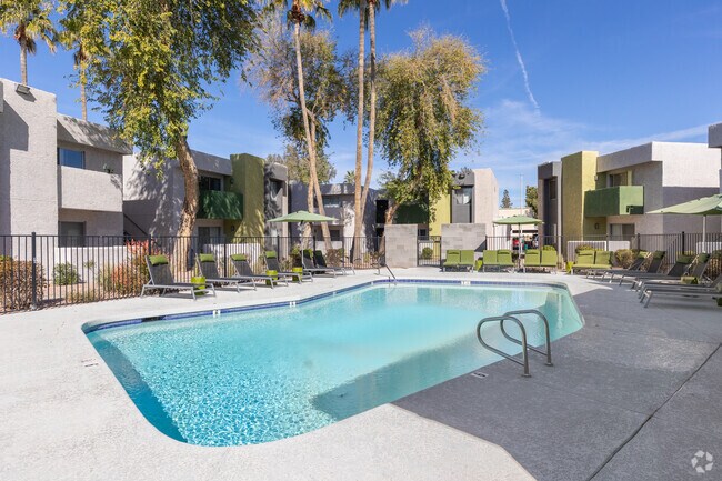 Piscina principal - Westmount at the District Apartments