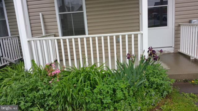 Building Photo - 530 Las Rosas Dr