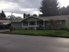 Building Photo - 1139 Dondea St