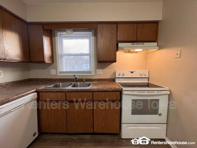 Building Photo - 802 Hartford Ave