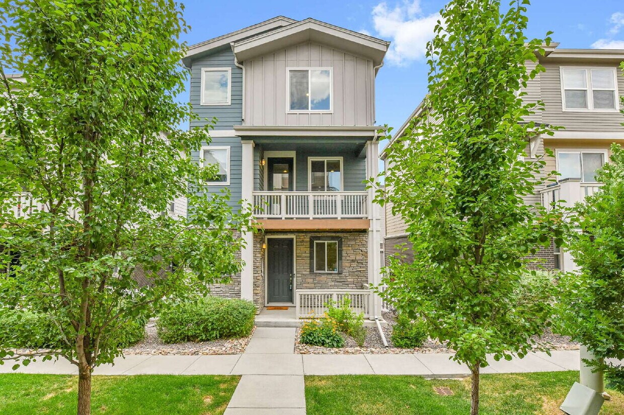 Foto principal - $2,775 - 3 Bed, 2.5 Bath Home in Aurora wi...