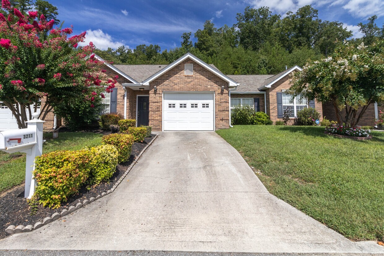 Foto principal - 3211 Misty Hill Way