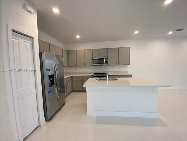 Building Photo - 2402 SW 145th Pl