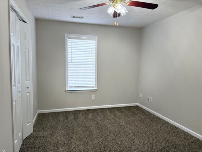 Foto del edificio - 2034 Elm Grove Ln