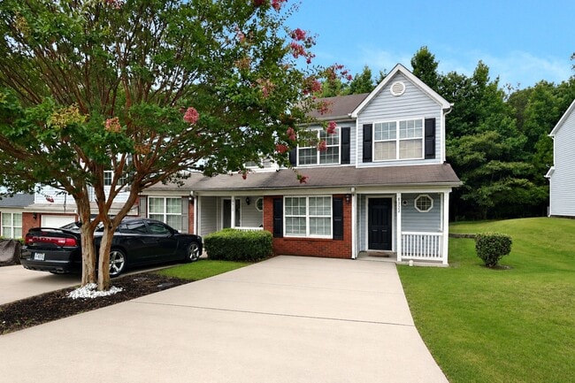 Building Photo - 6332 Hickory Ln Cir
