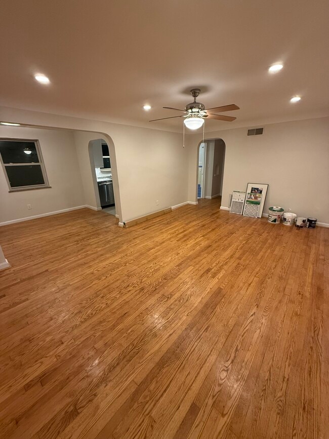 Building Photo - 6603 Bantry Ave